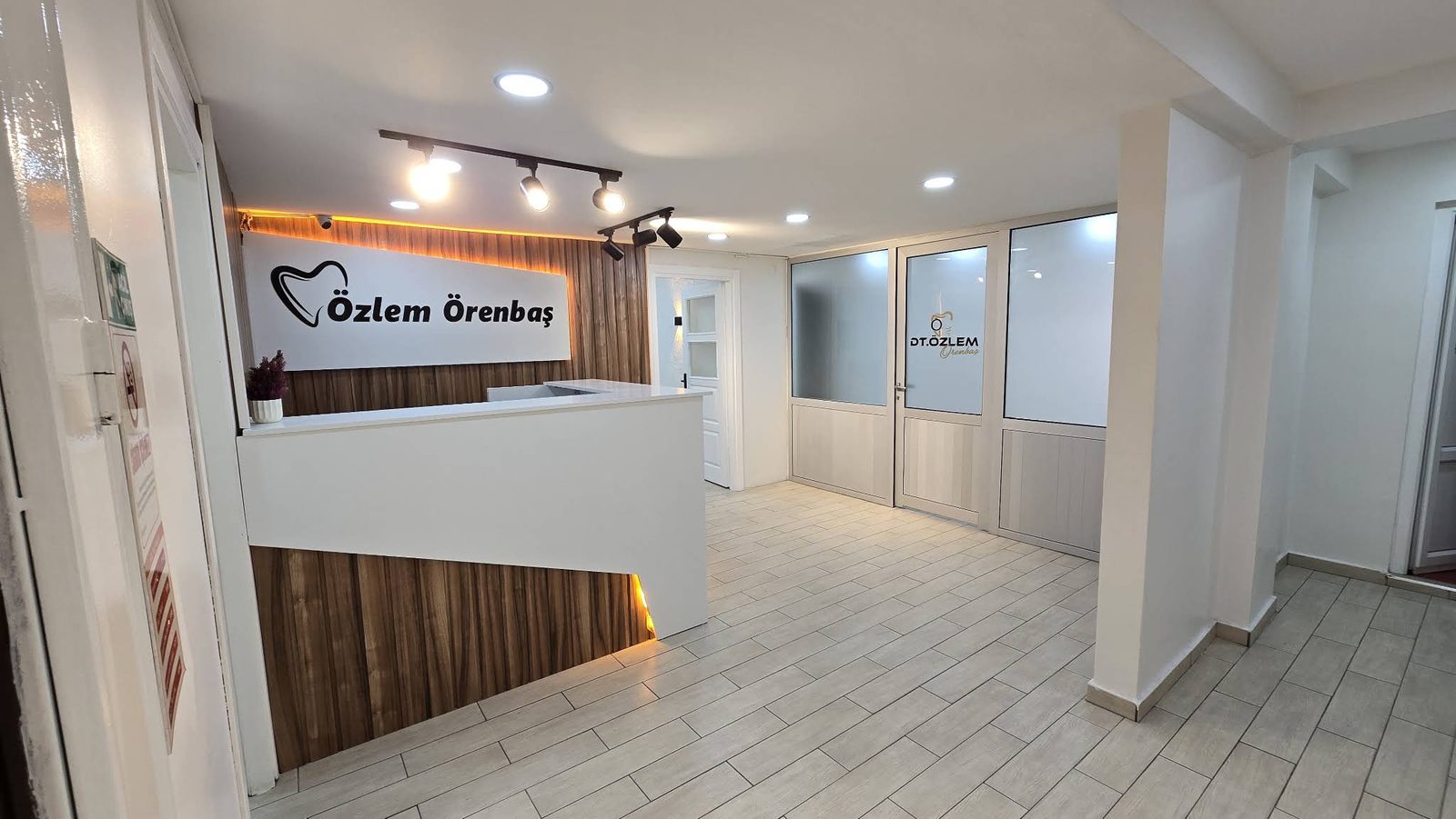 Kliniğin giriş ve karşılama alanı